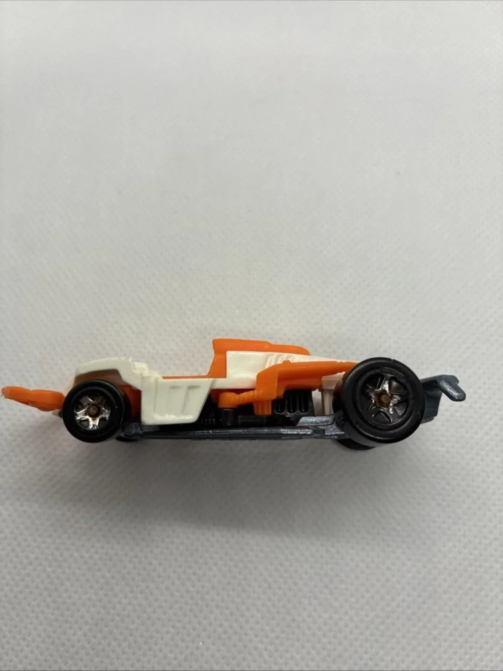 Hot Wheels Wattzup HW City Future Fleet White Orange Diecast Car 2013 Mattel